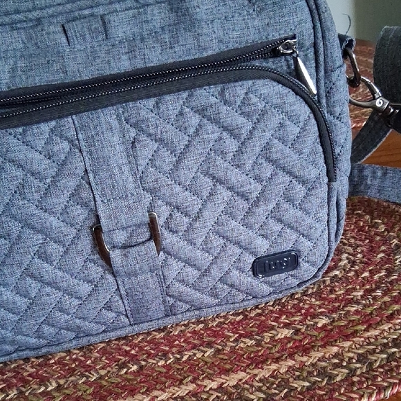 Stylish Gray Lug Carousel XL  Crossbody Bag - Picture 2 of 6